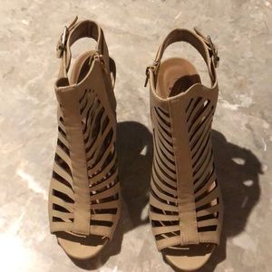 8.5 Sandals with heels